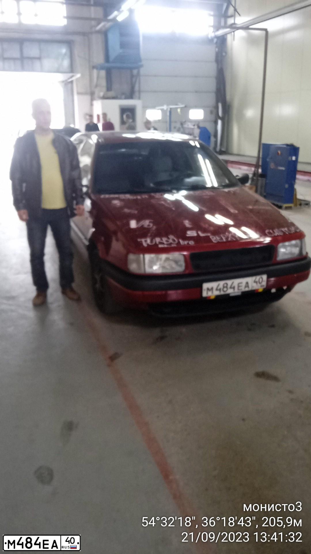Фото автомобиля VOLKSWAGEN PASSAT, 1992 — госномер М484ЕА40. Цвет: ВИШНЕВЫЙ