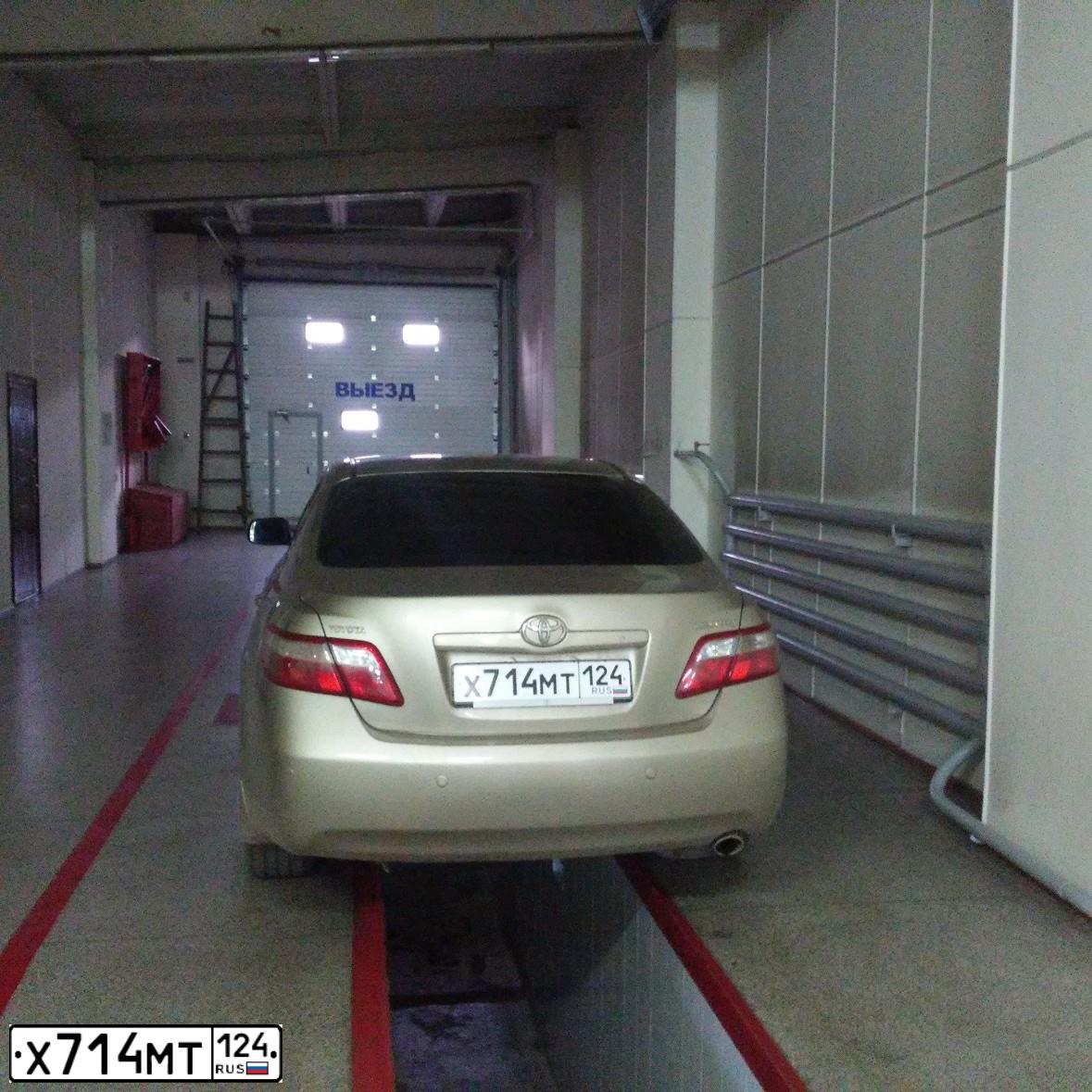 Фото автомобиля TOYOTA CAMRY, 2008 — госномер Х714МТ124. Цвет: БЕЖЕВЫЙ