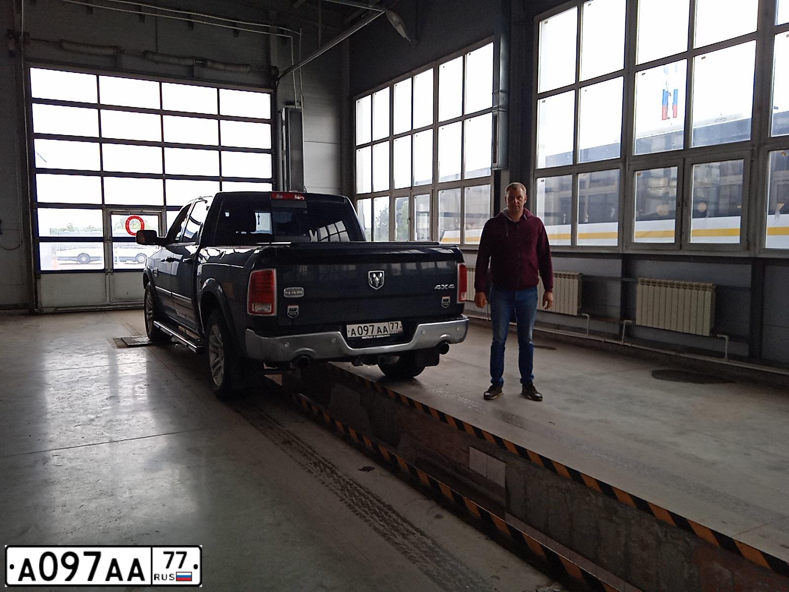 Фото автомобиля MERCEDES G-KLASSE, 2012 — госномер А097АА77. Цвет: ЧЕРНЫЙ