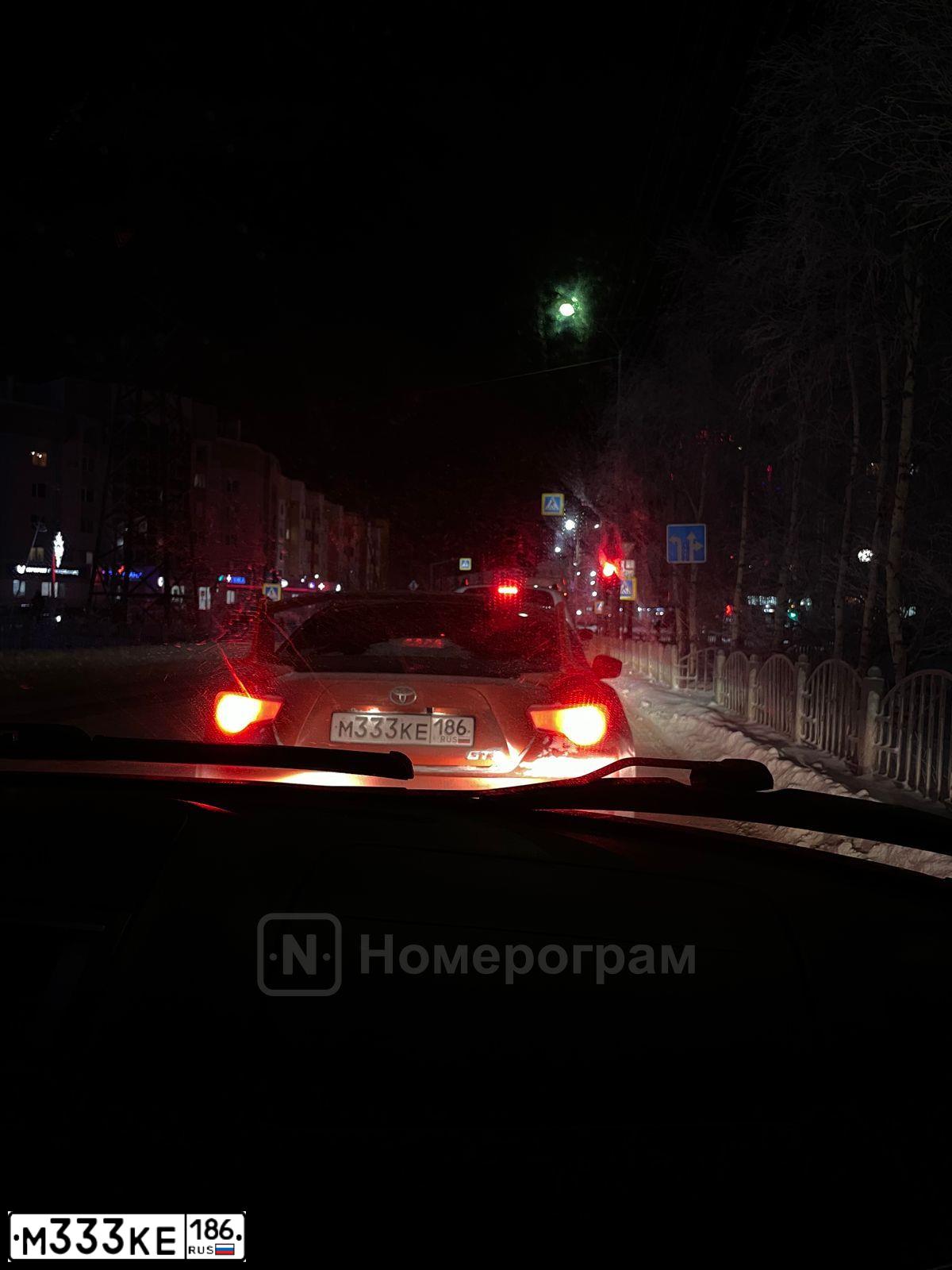 Фото автомобиля TOYOTA GT 86, 2012 — госномер М333КЕ186. Цвет: Оранжевый