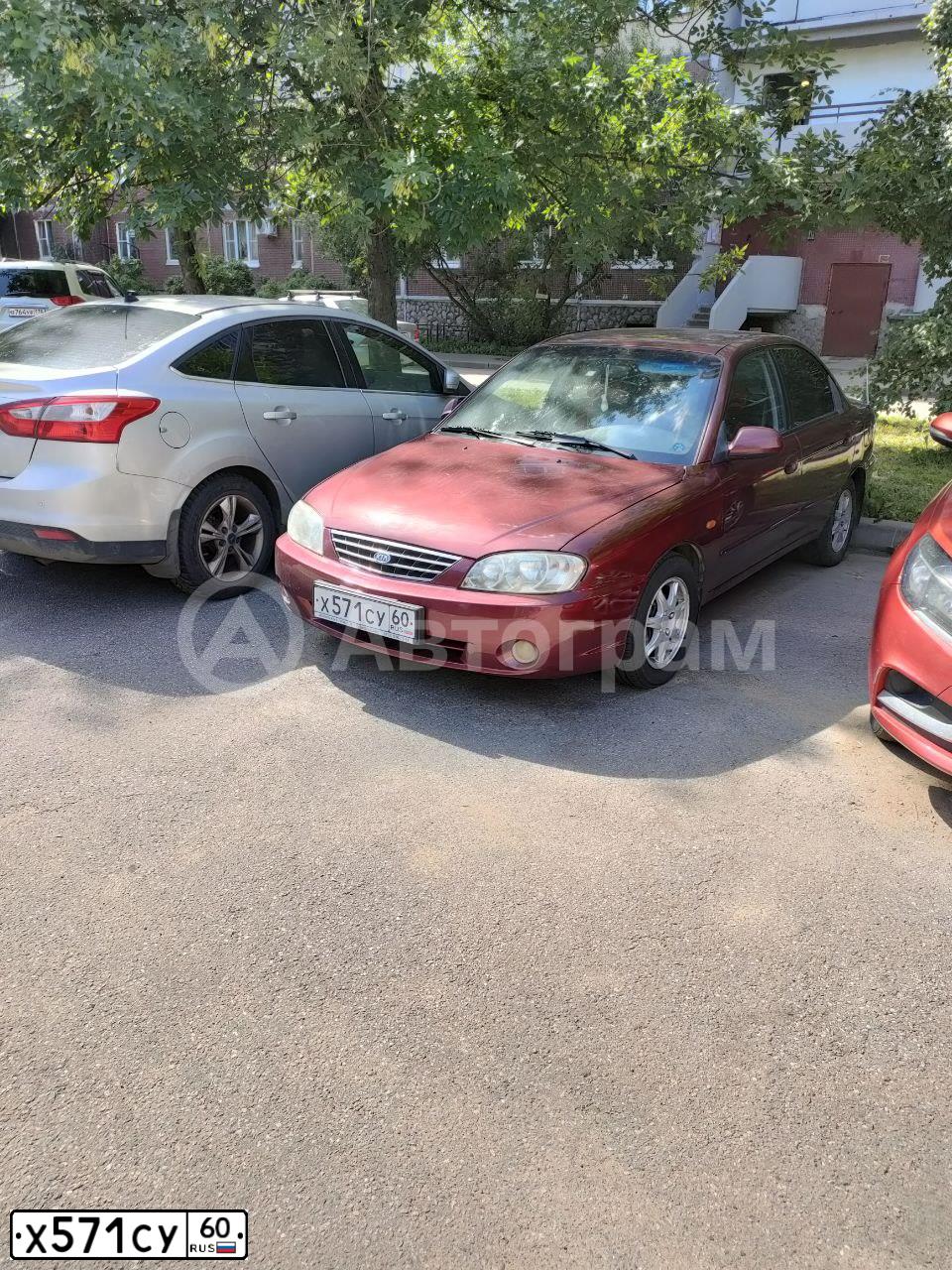 Фото автомобиля KIA SPECTRA, 2008 — госномер Х571СУ60. Цвет: КРАСНЫЙ ПЕРЕЦ