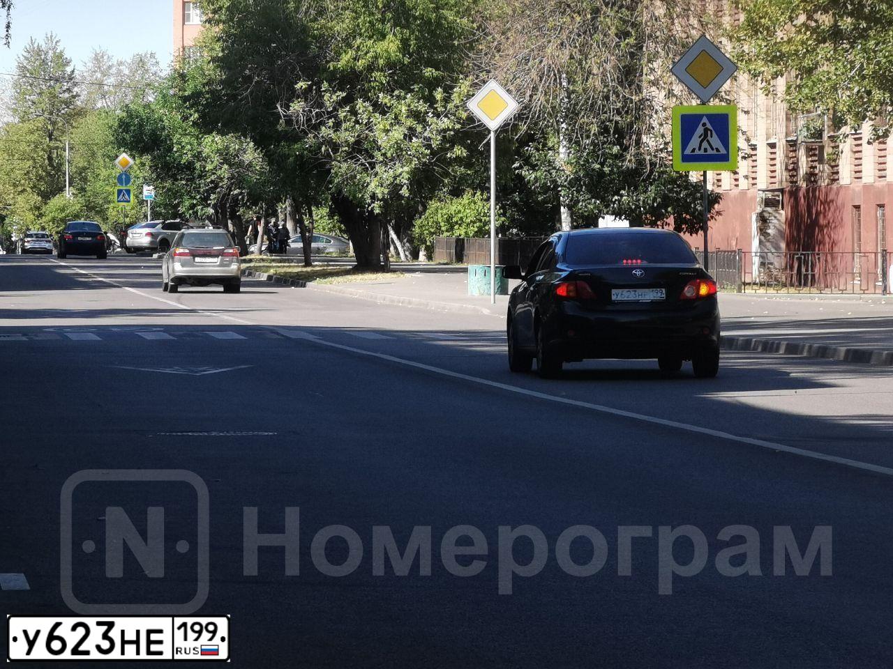 Фото автомобиля BMW SERIE 7, 2002 — госномер У623НЕ199. Цвет: БЕЛЫЙ СЕРЕБРИСТЫЙ