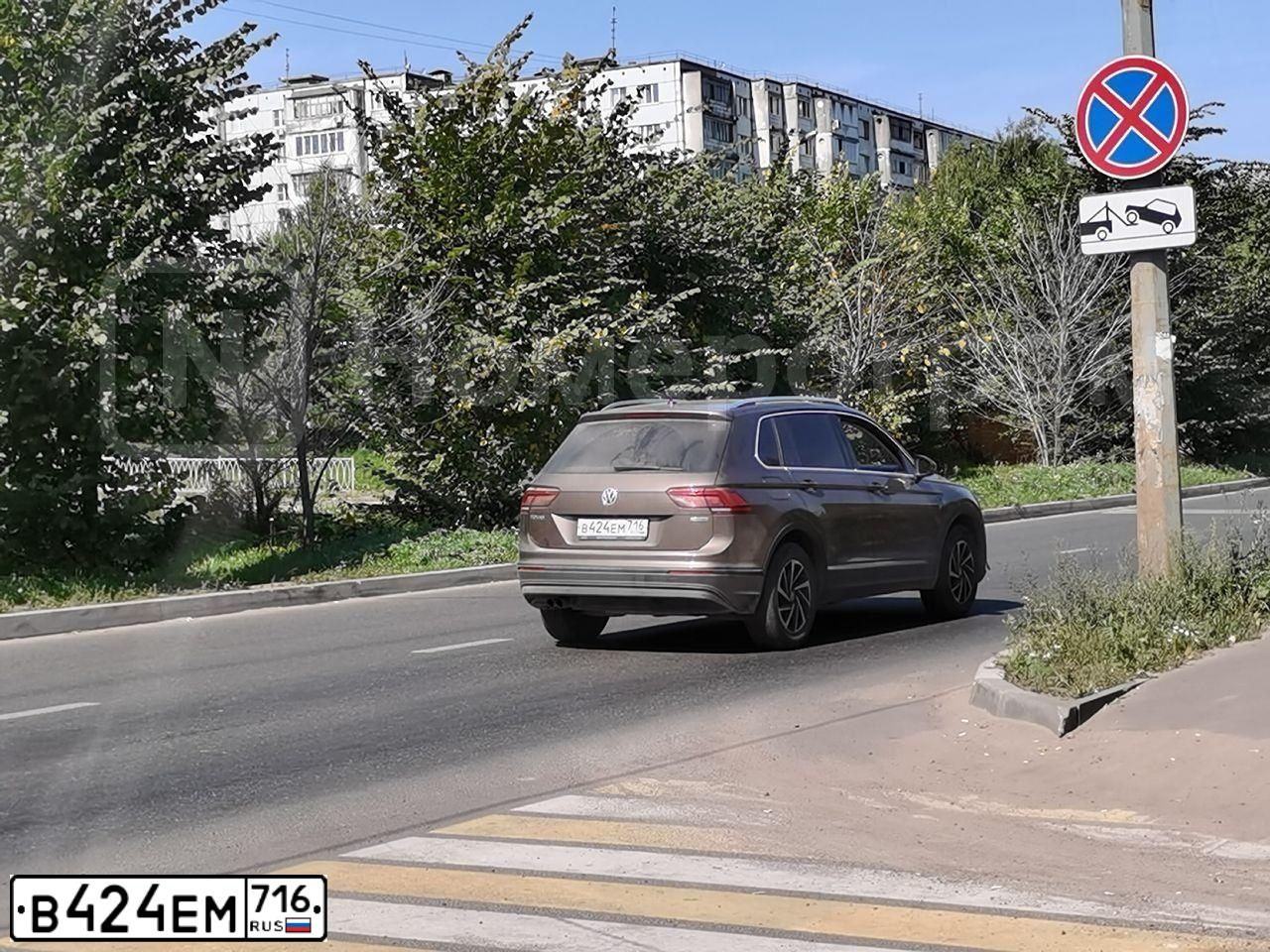 Фото автомобиля VOLKSWAGEN TIGUAN, 2018 — госномер В424ЕМ716. Цвет: Коричневый