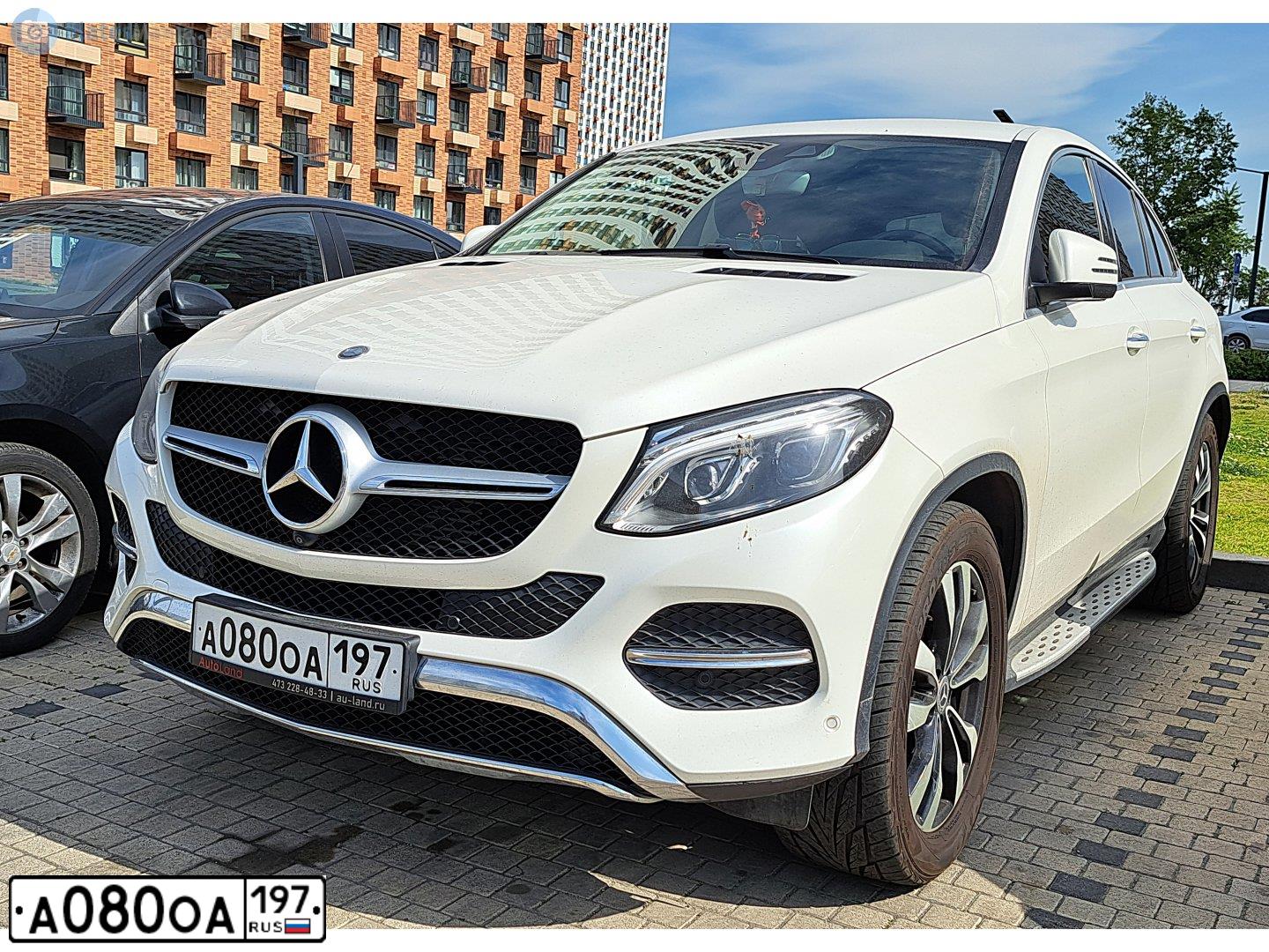Фото автомобиля VOLKSWAGEN TOUAREG, 2013 — госномер Х329ВХ181. Цвет: Белый
