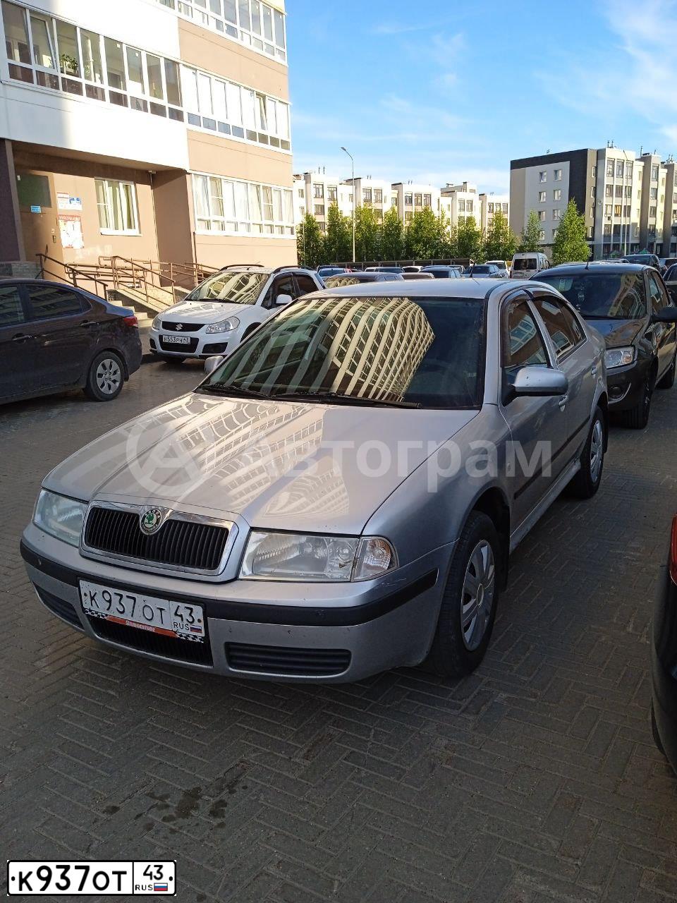 Фото автомобиля SKODA OCTAVIA, 2008 — госномер К937ОТ43. Цвет: Серебристый