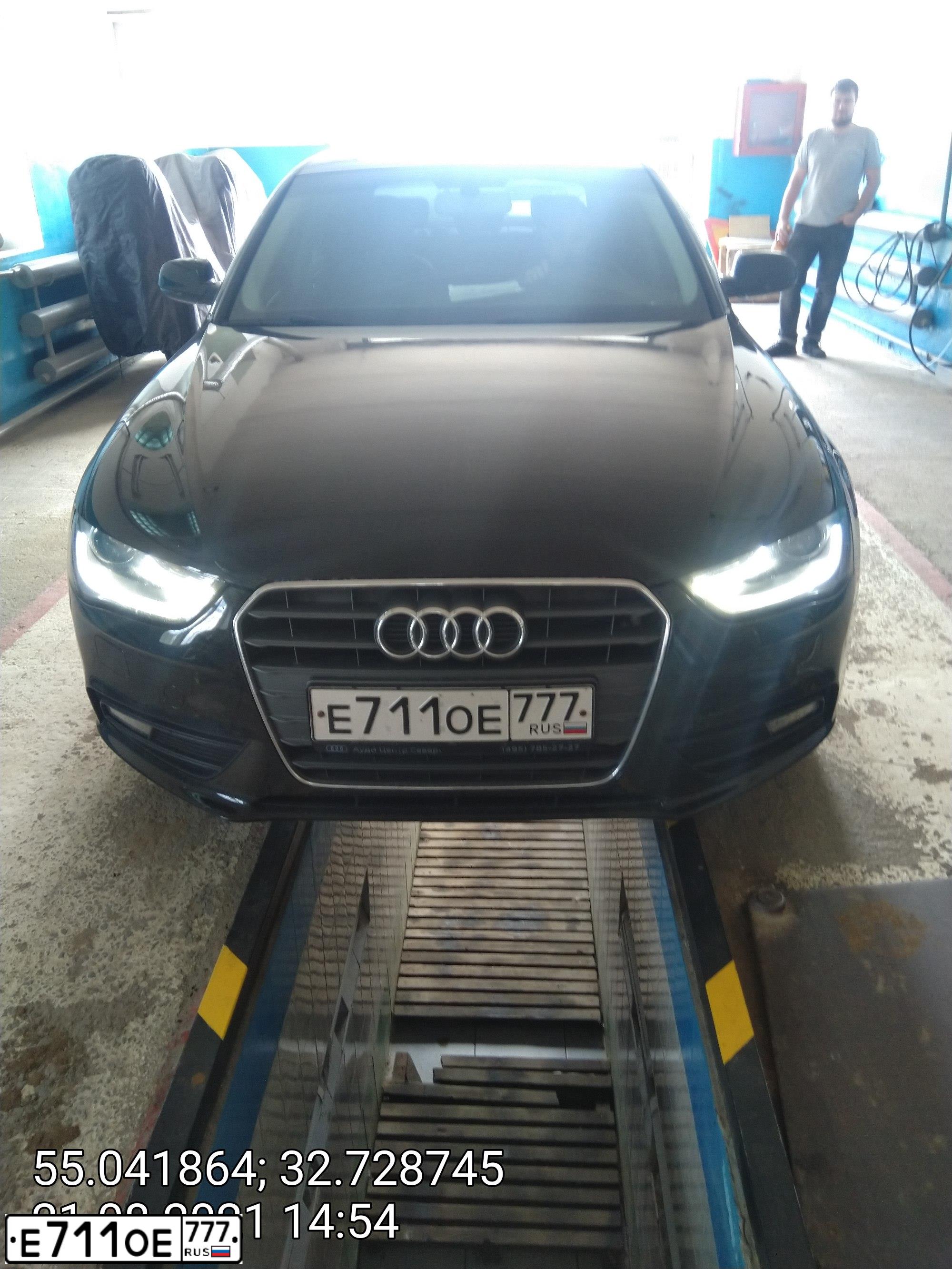 Фото автомобиля AUDI A4, 2015 — госномер Е711ОЕ777. Цвет: ЧЕРНЫЙ