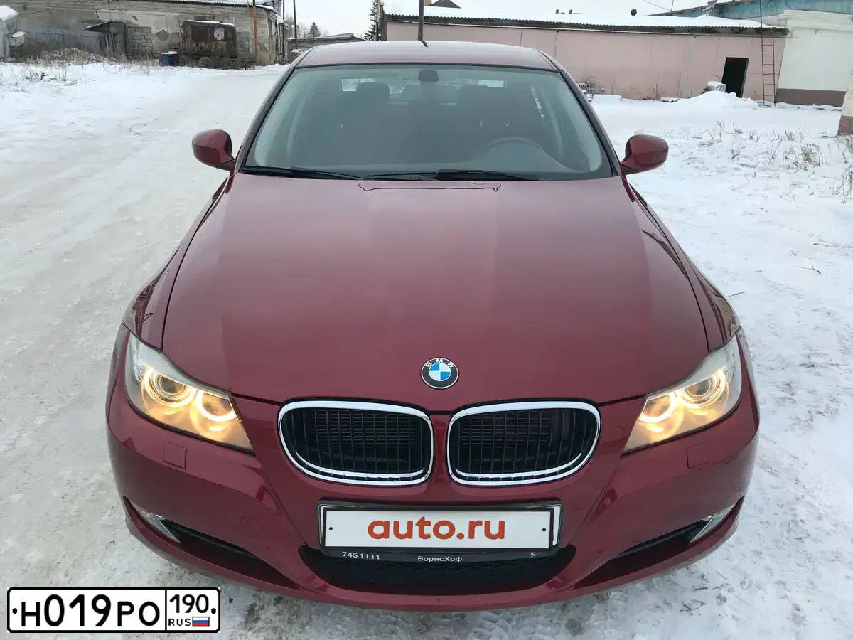 Фото автомобиля BMW SERIE 3, 2010 — госномер А550НТ196. Цвет: Красный