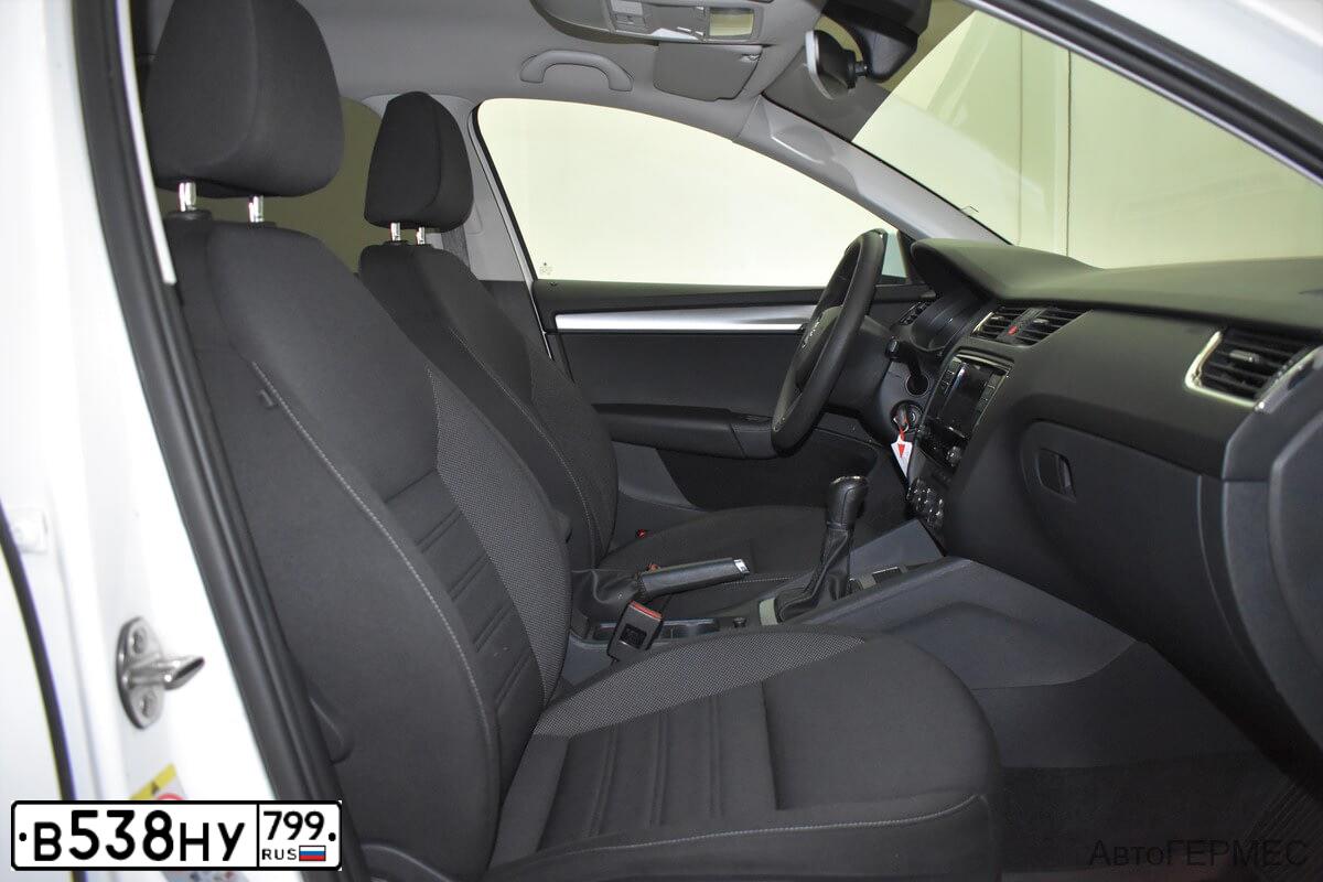Фото автомобиля SKODA OCTAVIA, 2019 — госномер К711ТО790. Цвет: Белый
