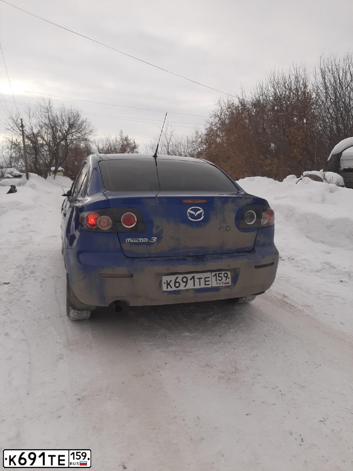 Фото автомобиля MAZDA 3, 2008 — госномер Р892РВ196. Цвет: синий