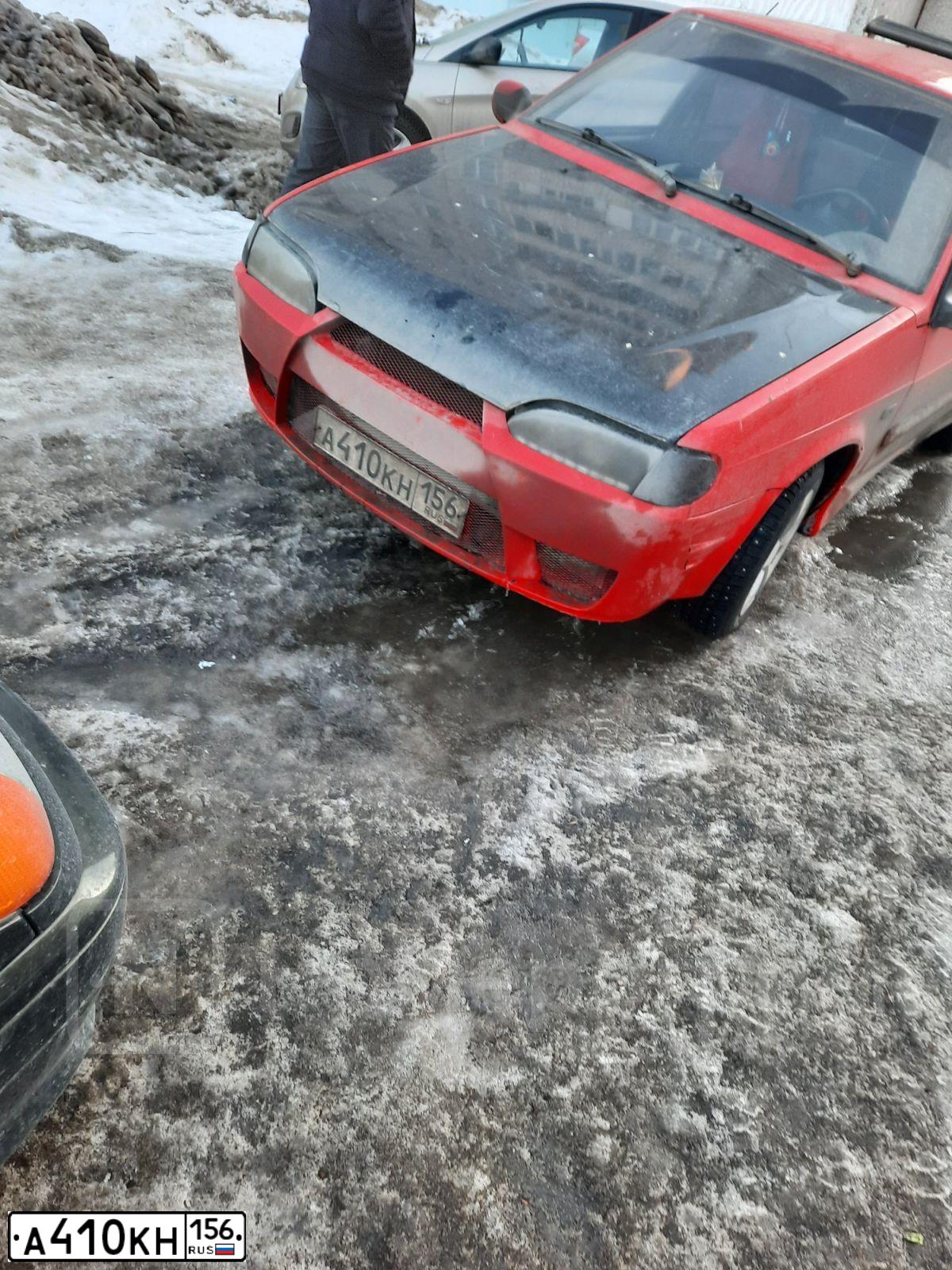 Фото автомобиля LADA 2114 SAMARA, 2006 — госномер А410КН156. Цвет: КРАСНО-ЧЕРНЫЙ