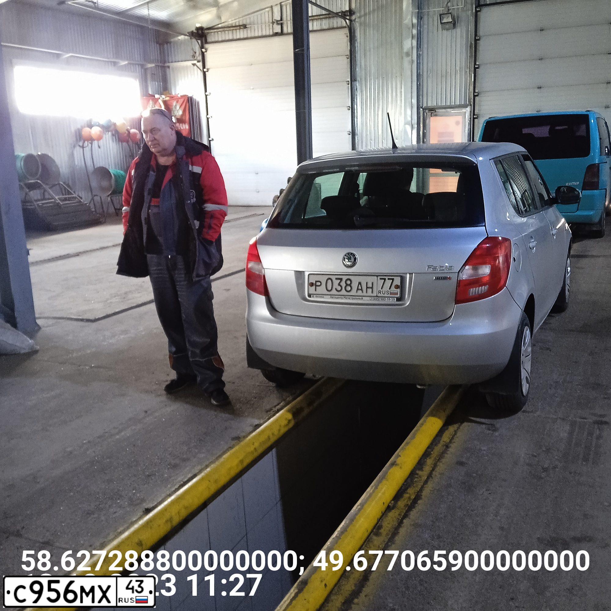 Фото автомобиля MERCEDES-BENZ VITO, 1996 — госномер В846ТХ43. Цвет: ЗЕЛЕНЫЙ