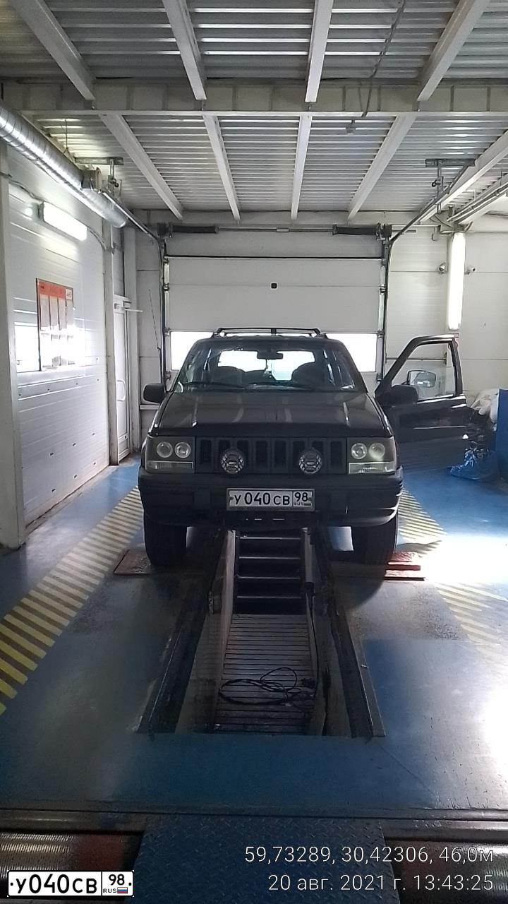 Фото автомобиля JEEP GRAND CHEROKEE, 1994 — госномер У040СВ98. Цвет: ЧЕРНЫЙ
