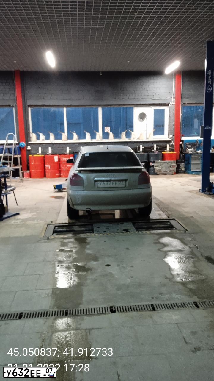 Фото автомобиля AUDI A3, 1998 — госномер Е585ТА90. Цвет: СЕРЫЙ