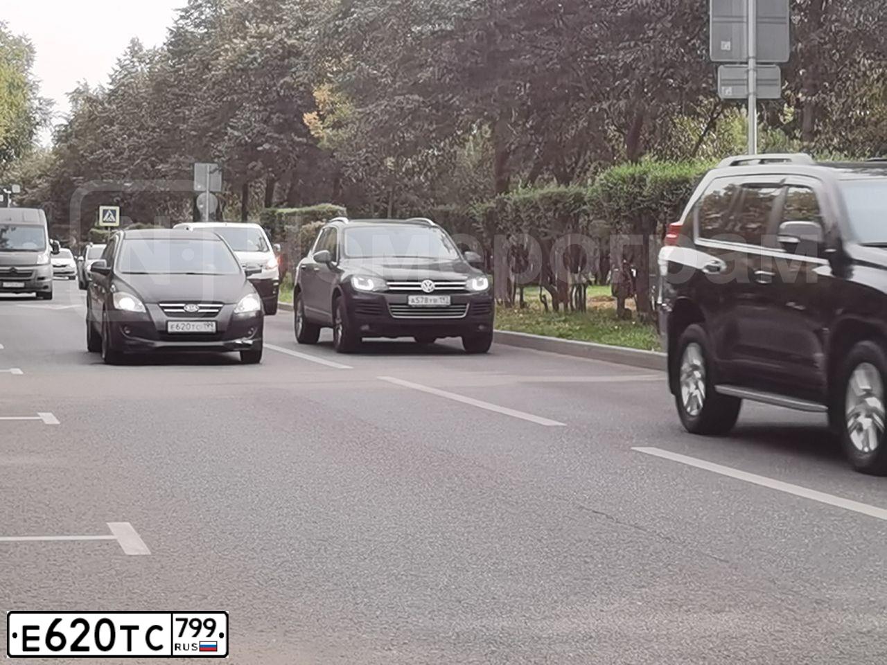 Фото автомобиля LADA 2121 NIVA, 2019 — госномер Е620ТС799. Цвет: Белый