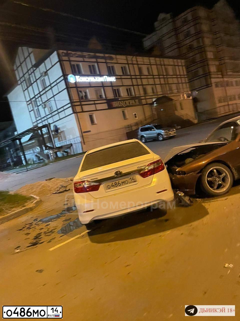 Фото автомобиля TOYOTA CAMRY, 2013 — госномер М888ОМ59. Цвет: Белый