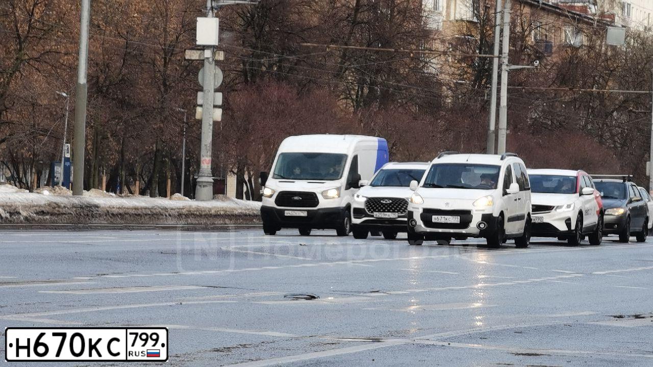 Фото автомобиля KIA SOUL, 2018 — госномер Н670КС799. Цвет: БЕЖЕВЫЙ