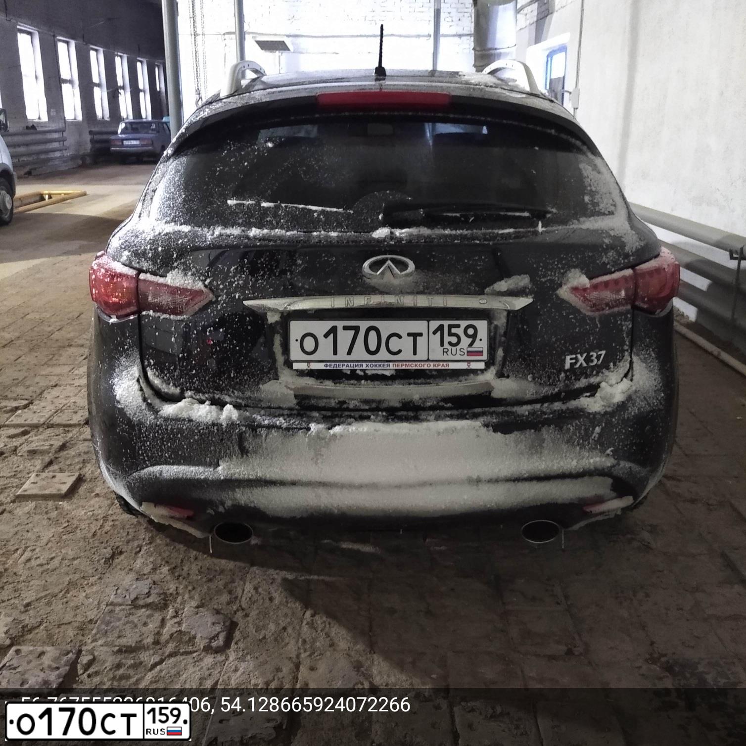 Фото автомобиля INFINITI FX 37, 2012 — госномер Р646ОХ159. Цвет: ТЕМНО-КРАСНЫЙ