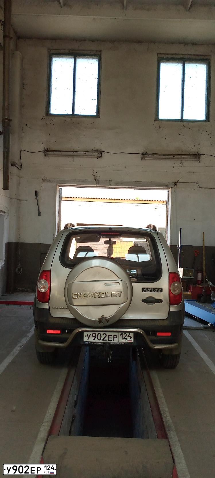 Фото автомобиля CHEVROLET NIVA, 2012 — госномер У902ЕР124. Цвет: СВЕТЛО-СЕРЕБРИСТЫЙ МЕТАЛЛИК