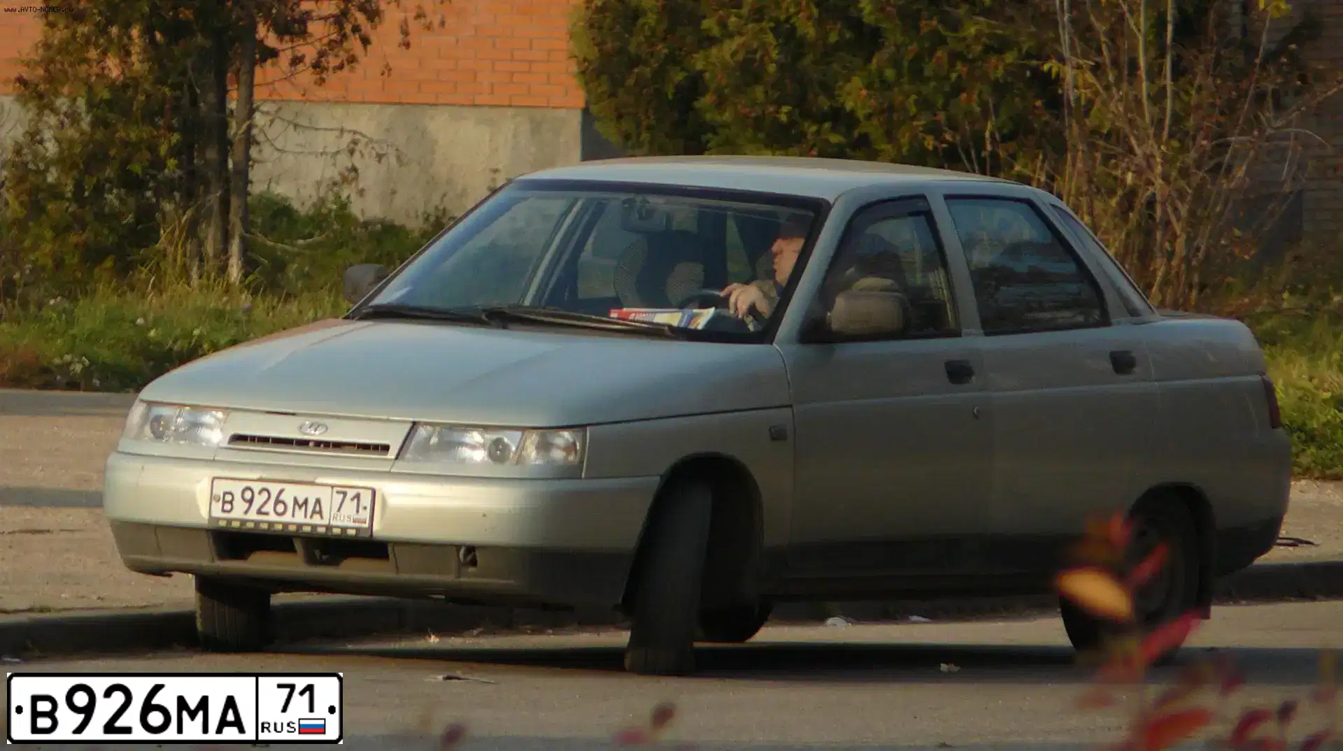 Фото автомобиля ВАЗ 21102, 2003 — госномер У859ТХ71. Цвет: СЕРЕБР.ЖЕЛТО-ЗЕЛЕНЫЙ