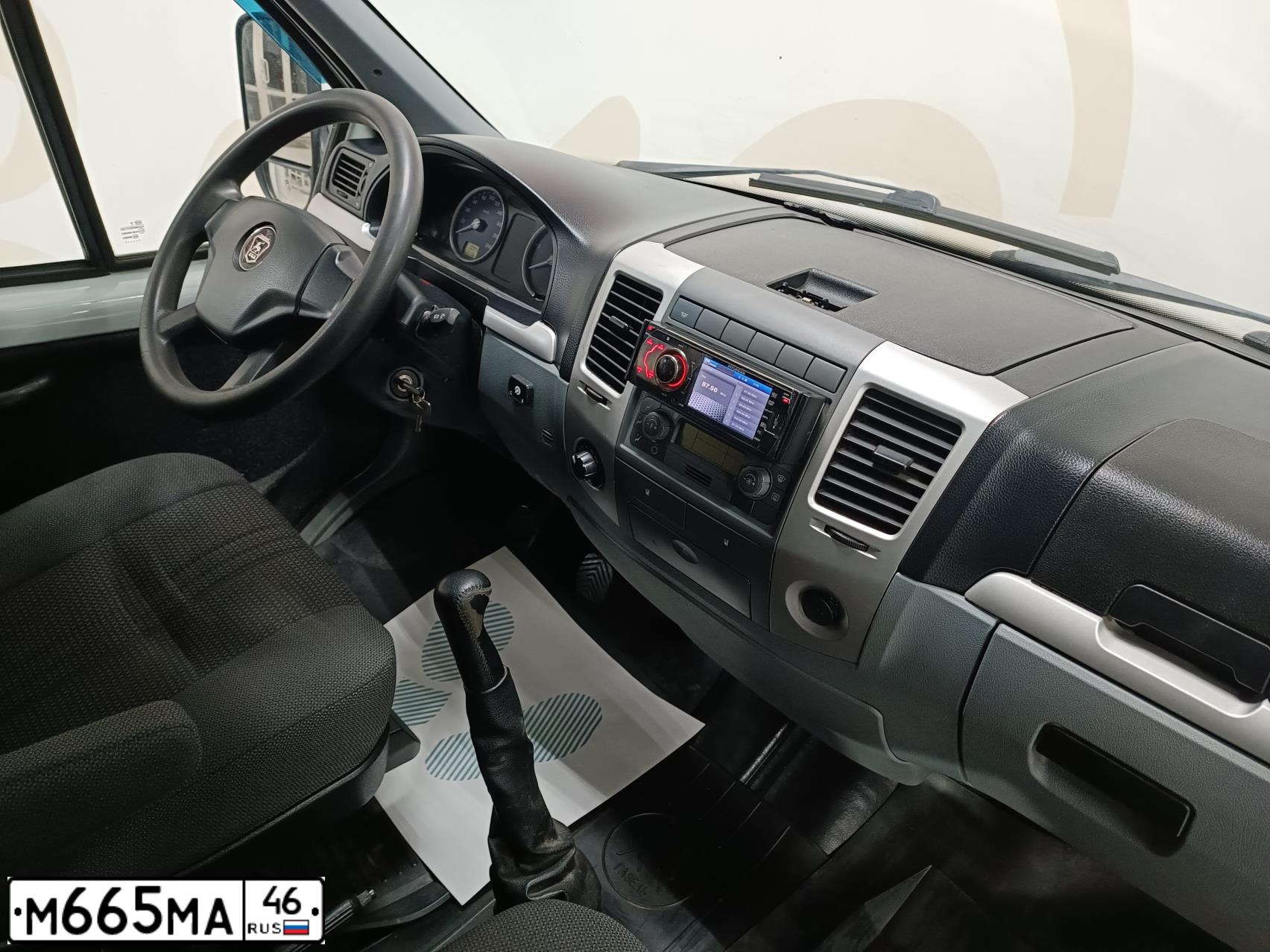 Фото автомобиля GAZ 2217 SOBOL, 2011 — госномер О498УО46. Цвет: Белый