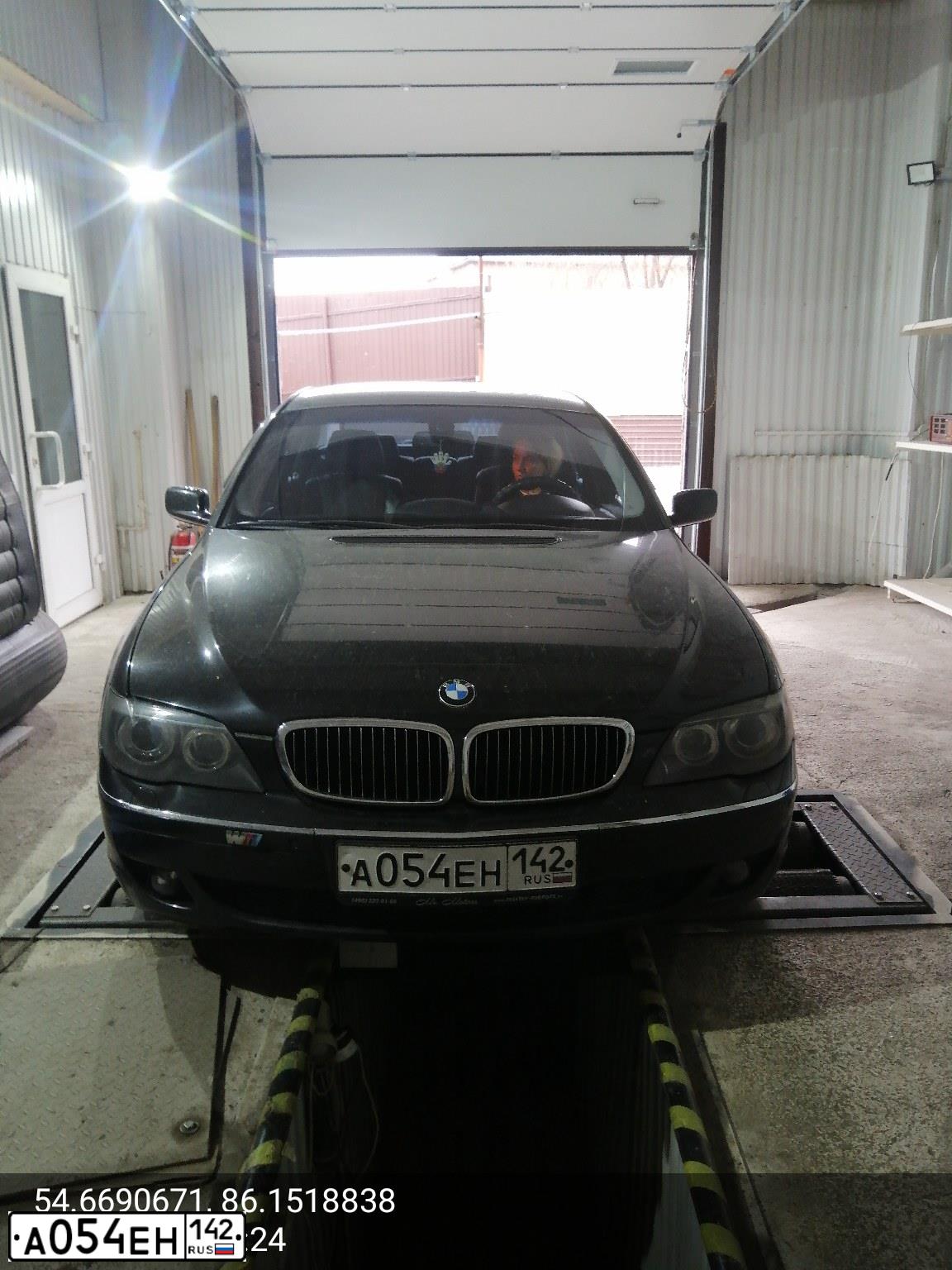 Фото автомобиля БМВ 740I, 2005 — госномер Н983ОА142. Цвет: ЧЕРНЫЙ