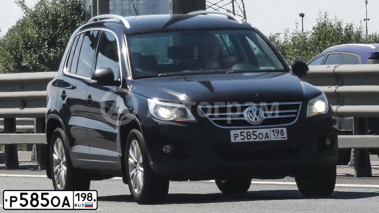Фото автомобиля VOLKSWAGEN TIGUAN, 2010 — госномер Р585ОА198. Цвет: ЧЕРНЫЙ