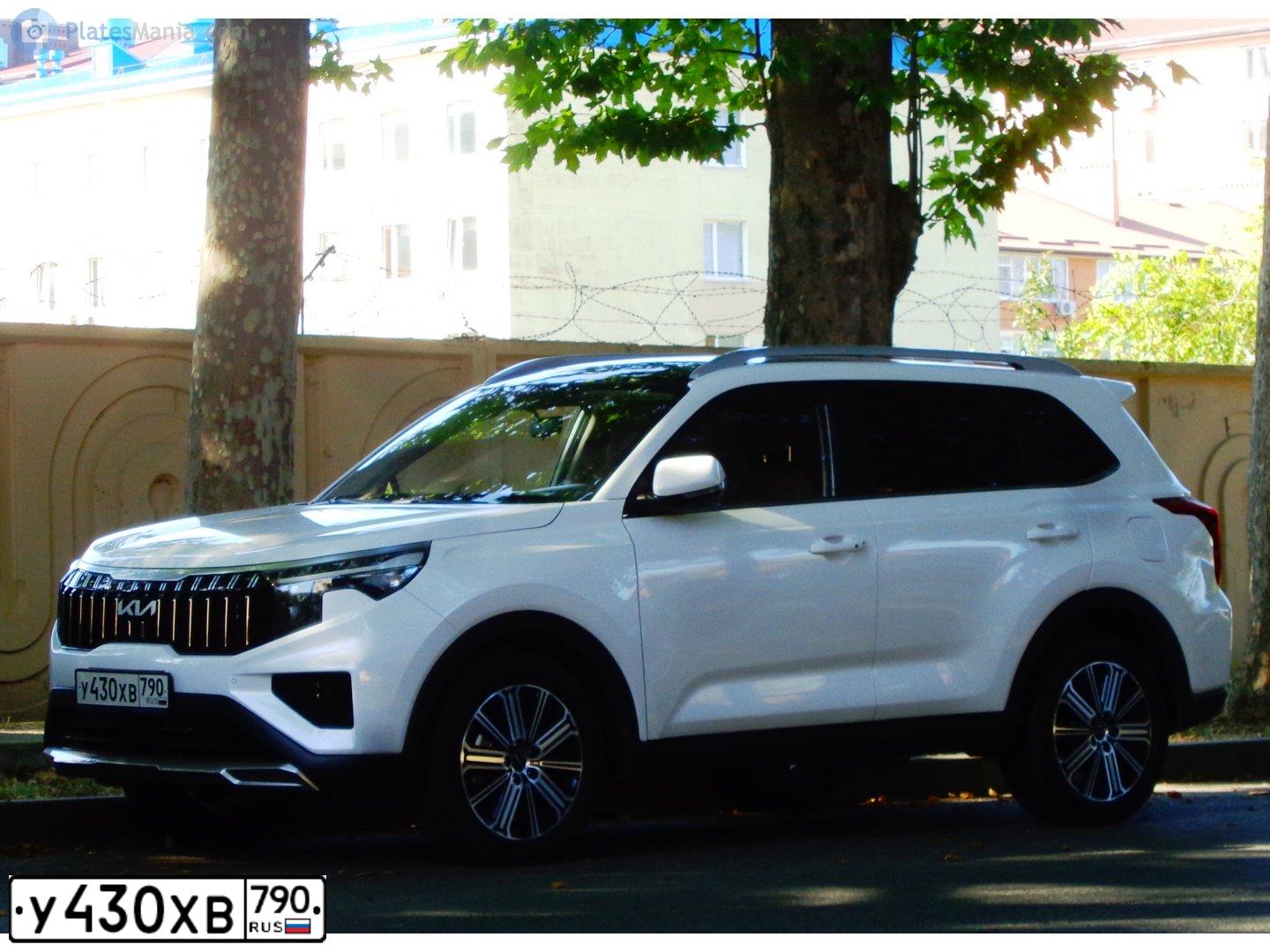 Фото автомобиля KIA SPORTAGE, 2022 — госномер У430ХВ790. Цвет: Белый