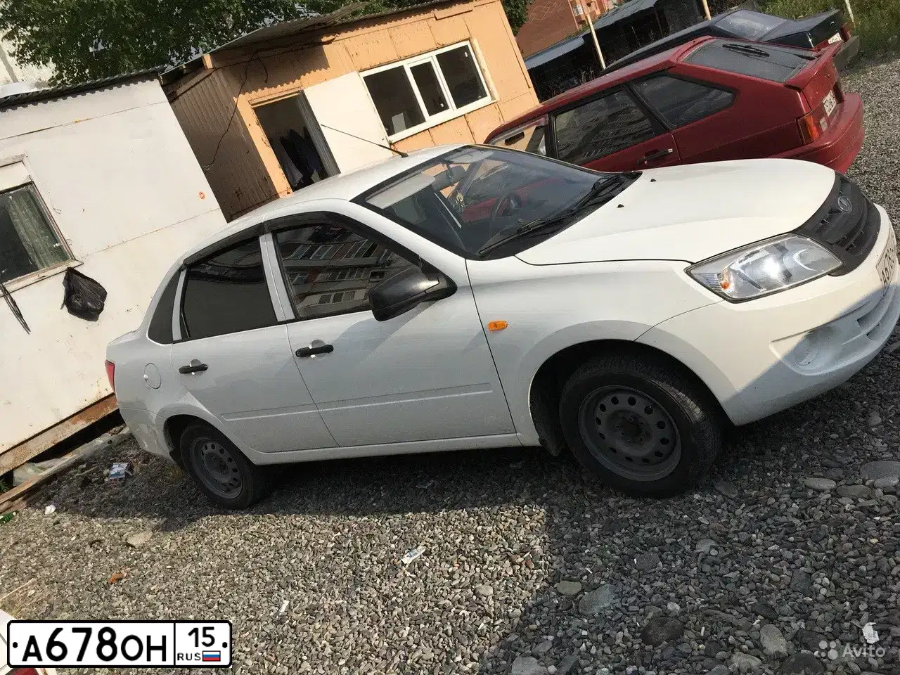 Фото автомобиля LADA 2190 GRANTA, 2013 — госномер А505АР15. Цвет: Белый