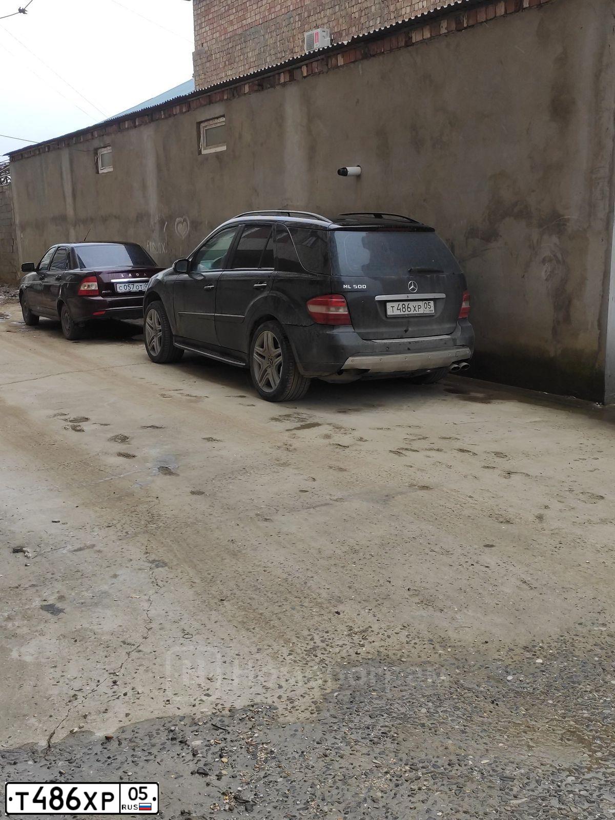 Фото автомобиля MERCEDES M-KLASSE, 2006 — госномер Т486ХР05. Цвет: ЧЕРНЫЙ