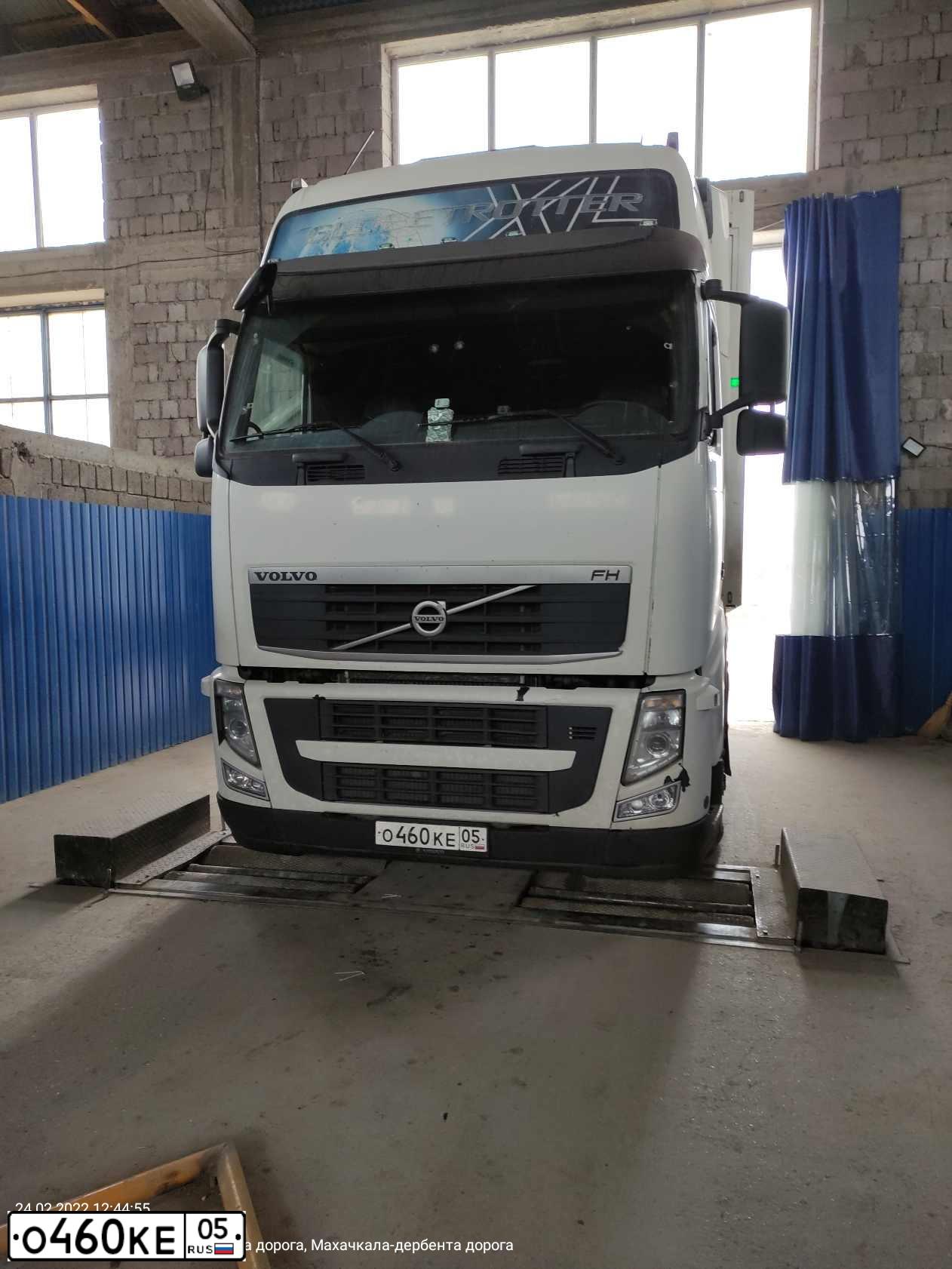 Фото автомобиля VOLVO O SERIE FH 4X2, 2011 — госномер Р239МР39. Цвет: БЕЛЫЙ