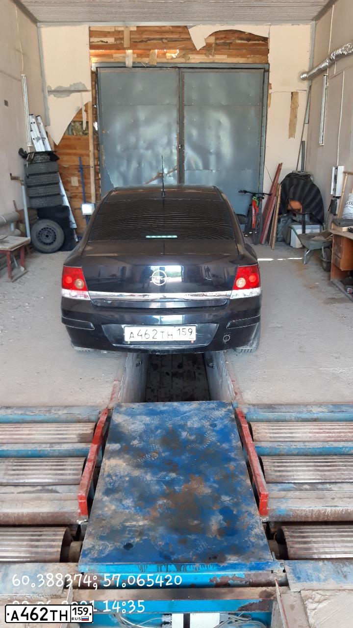 Фото автомобиля OPEL ASTRA, 2009 — госномер Н285УУ159. Цвет: ЧЕРНЫЙ