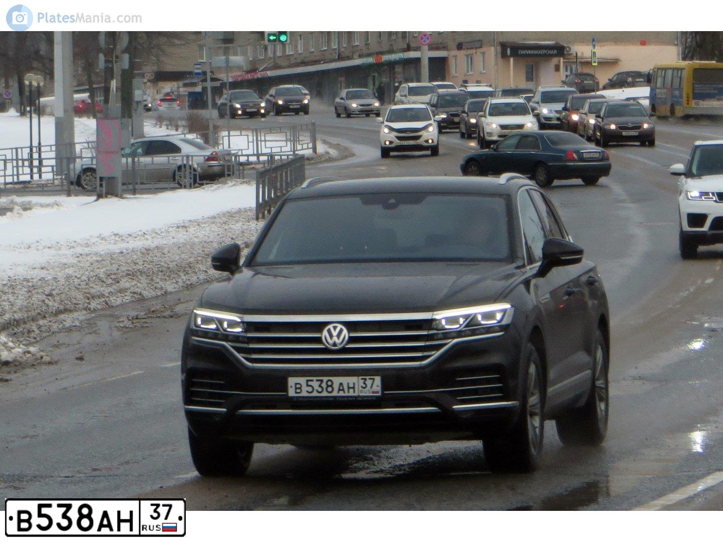 Фото автомобиля VOLKSWAGEN TOUAREG, 2019 — госномер В538АН37. Цвет: КОРИЧНЕВЫЙ