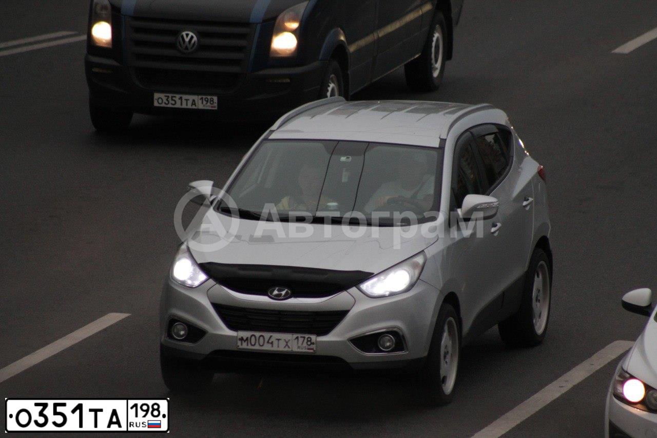 Фото автомобиля VOLKSWAGEN CRAFTER, 2007 — госномер К379АН147. Цвет: Темно-синий