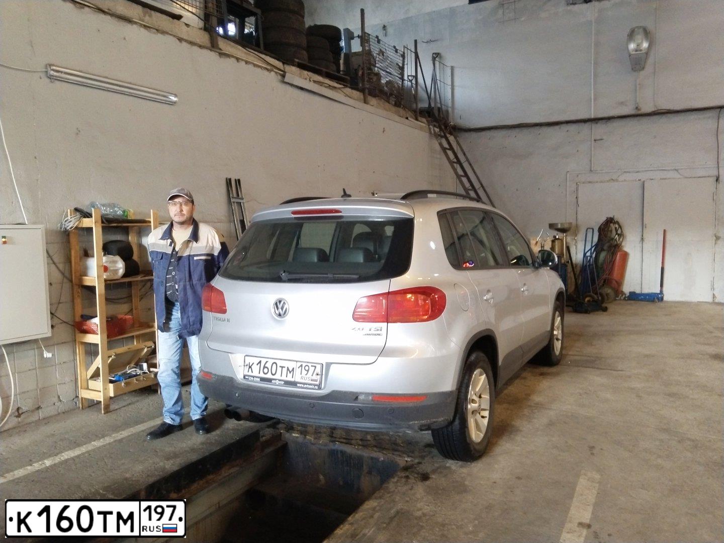 Фото автомобиля VOLKSWAGEN TIGUAN, 2012 — госномер К160ТМ197. Цвет: Серый