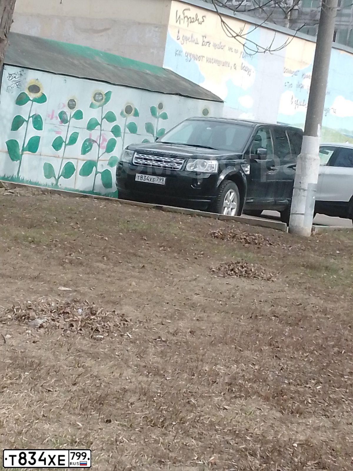 Фото автомобиля LANDROVER FREELANDER, 2012 — госномер Т834ХЕ799. Цвет: ЧЕРНЫЙ
