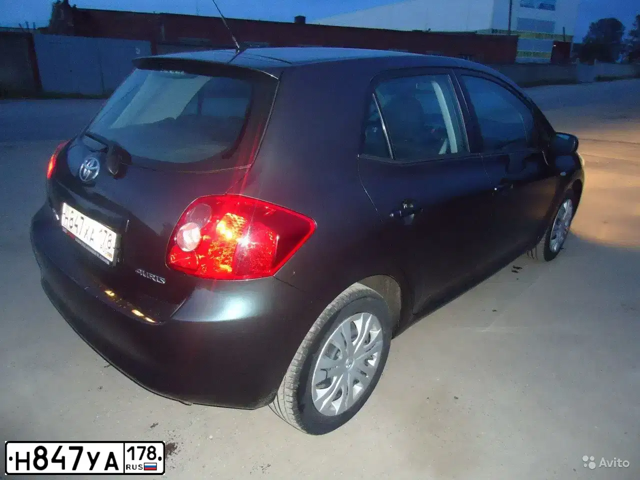 Фото автомобиля LADA 2190 GRANTA, 2013 — госномер Н847УА178. Цвет: СЕРЕБРИСТЫЙ