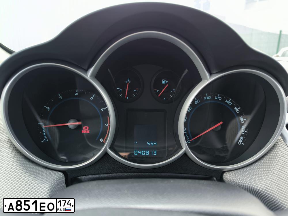 Фото автомобиля CHEVROLET CRUZE, 2012 — госномер Е721СК89. Цвет: Белый
