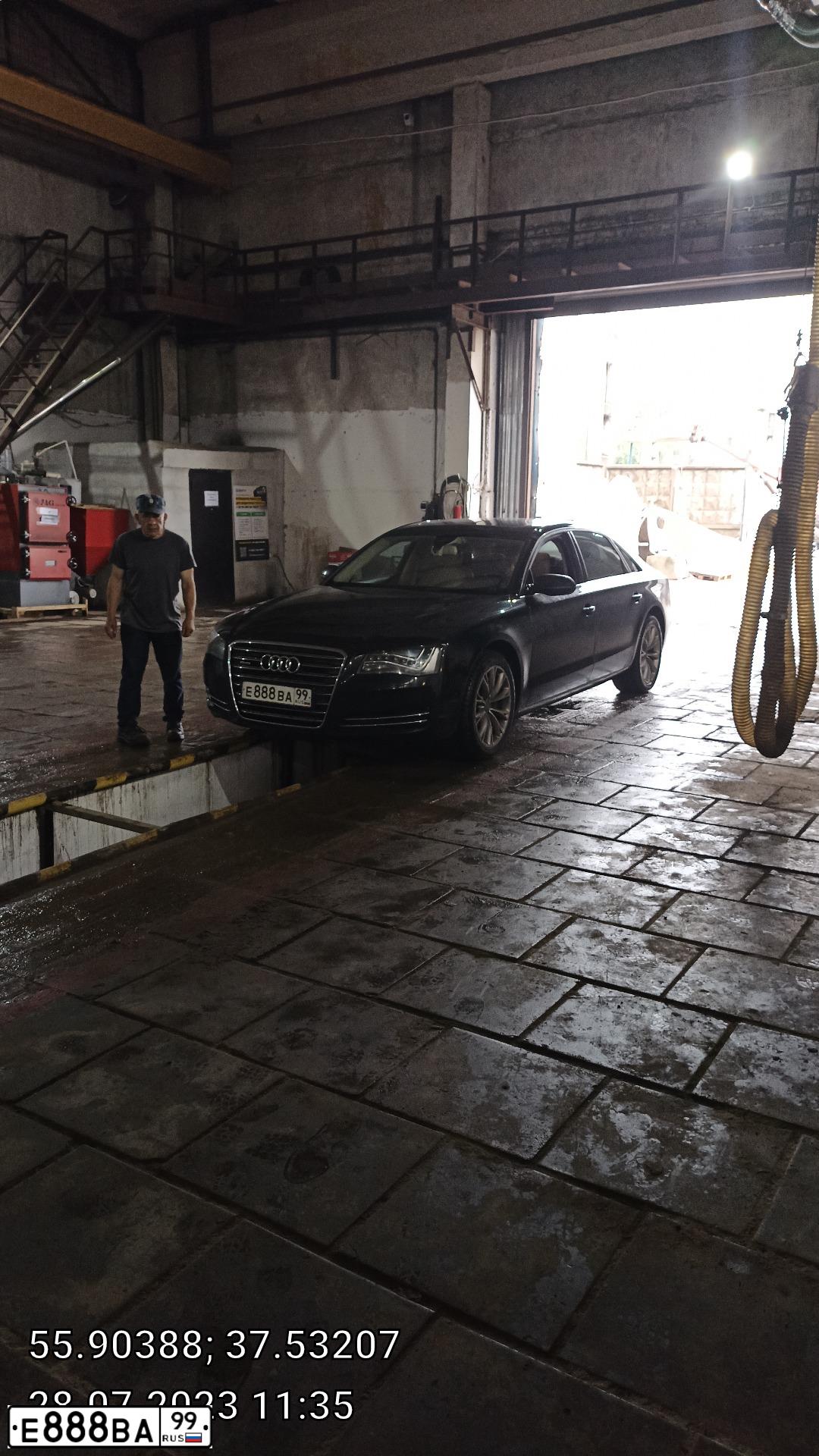 Фото автомобиля AUDI A8L, 2011 — госномер Е140КУ147. Цвет: ЧЕРНЫЙ