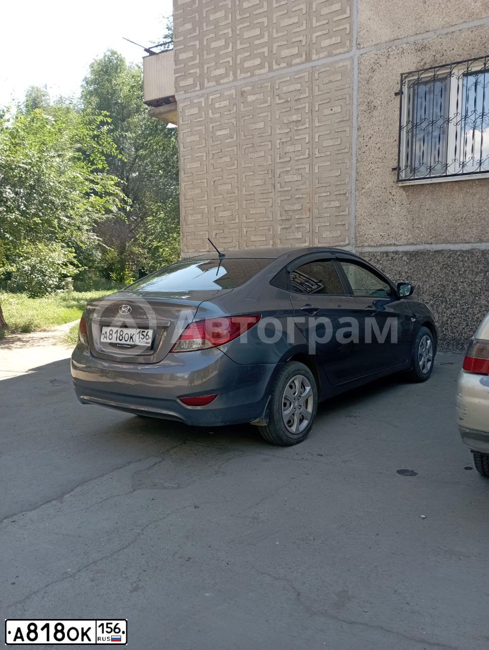 Фото автомобиля HYUNDAI SOLARIS, 2014 — госномер В975ОО156. Цвет: ЧЕРНО-СЕРЫЙ