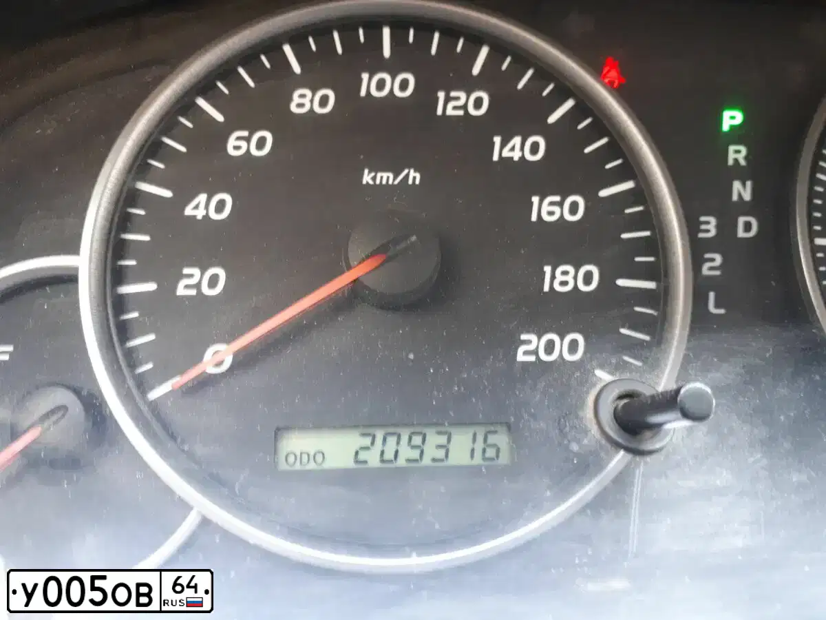 Фото автомобиля VOLKSWAGEN PASSAT, 1997 — госномер Н888НН64. Цвет: Серебристый