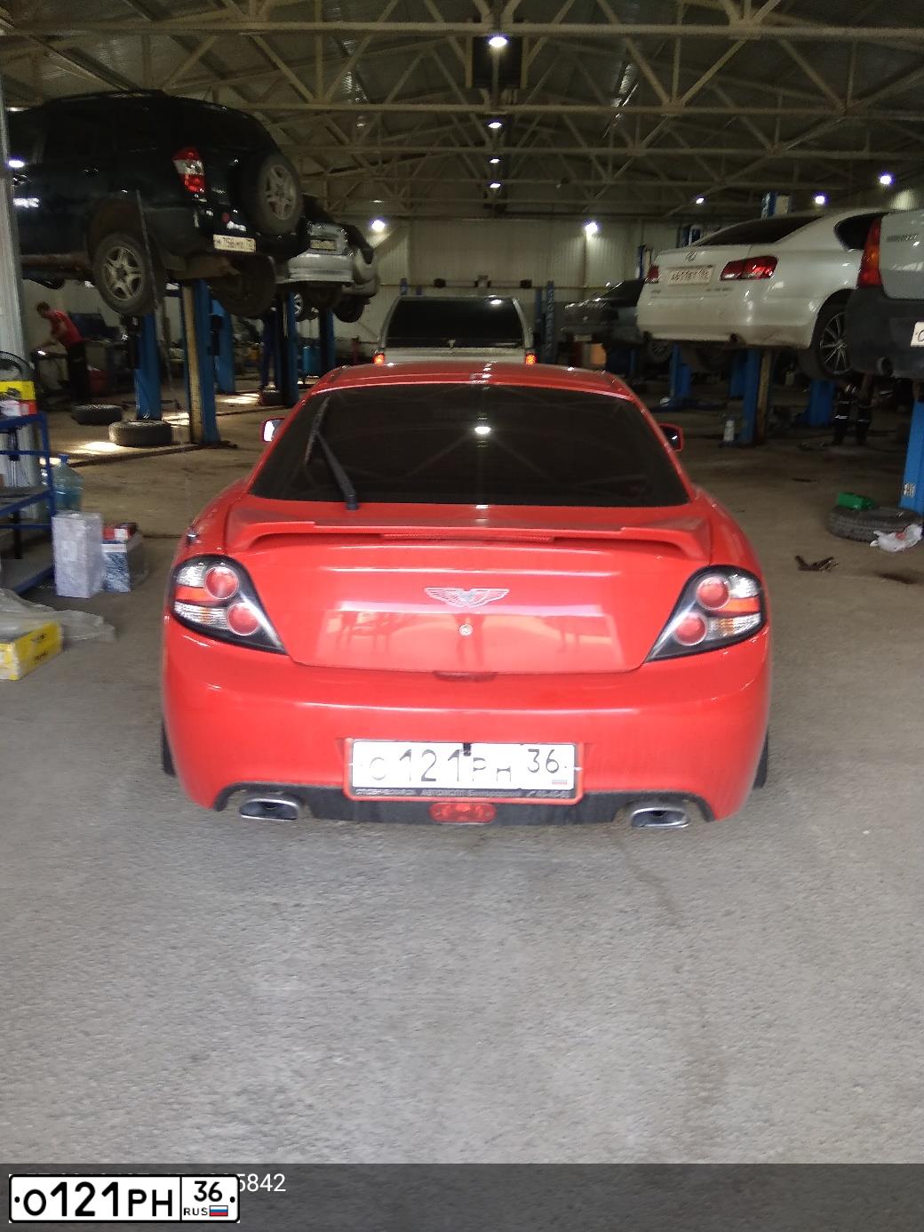 Фото автомобиля HYUNDAI /S-/COUPE / TUSCANI, 2008 — госномер О121РН36. Цвет: КРАСНЫЙ