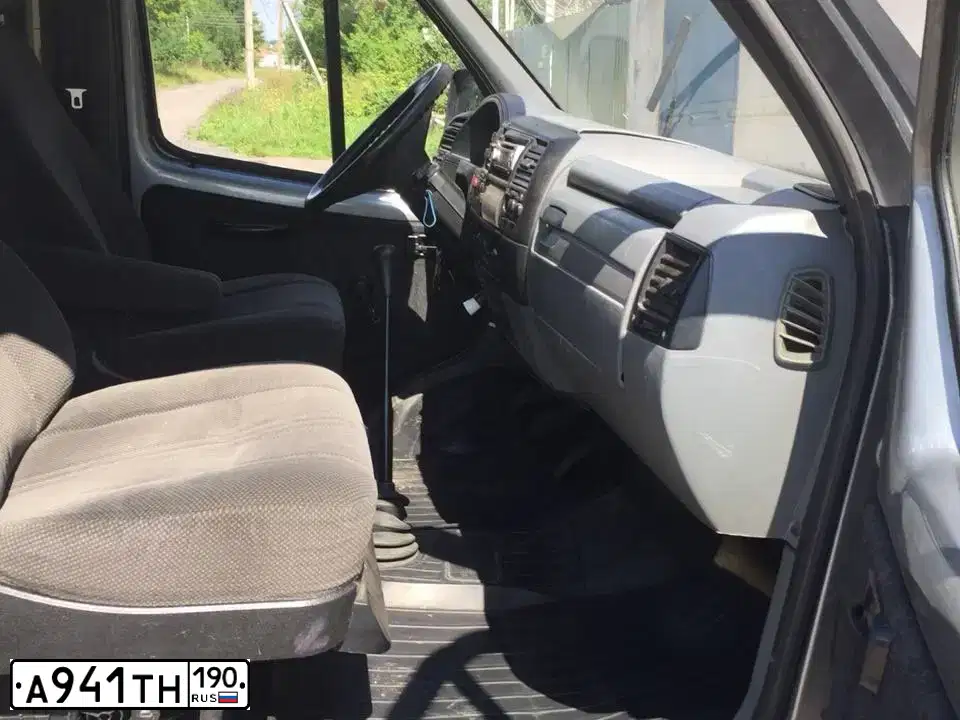 Фото автомобиля GAZ 2217 SOBOL, 2008 — госномер Р595АВ199. Цвет: СЕРЫЙ