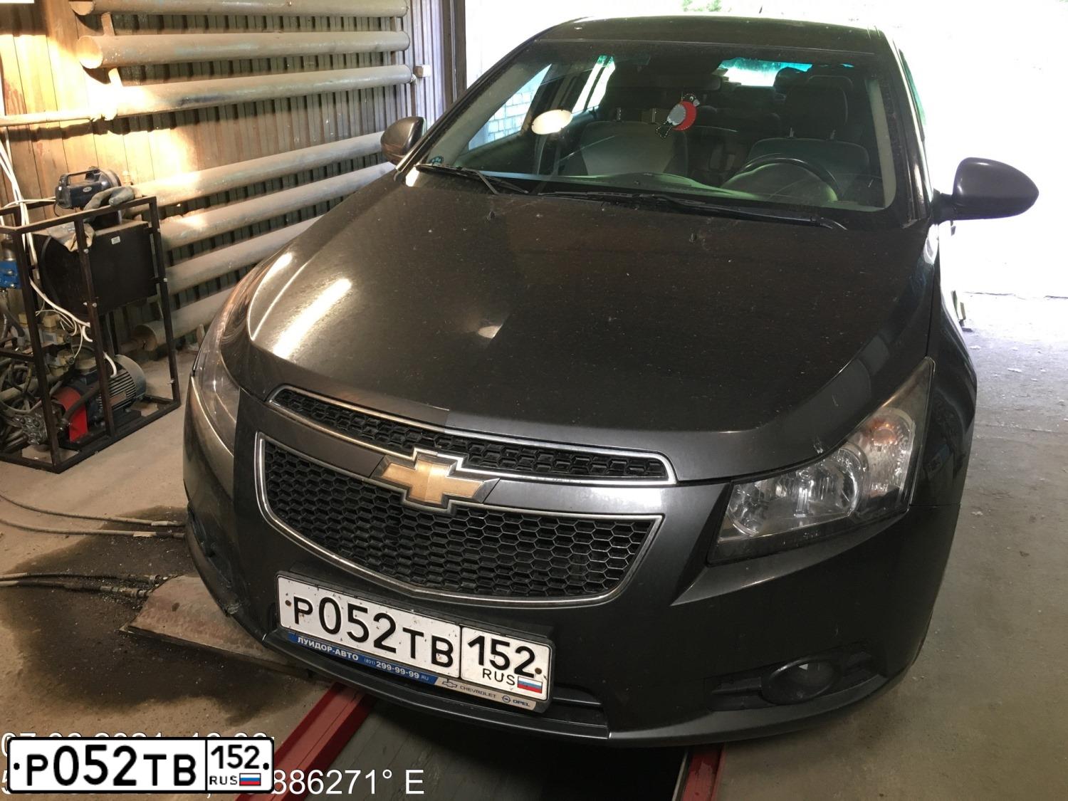 Фото автомобиля CHEVROLET CRUZE, 2010 — госномер Т218ЕС152. Цвет: СЕРЫЙ