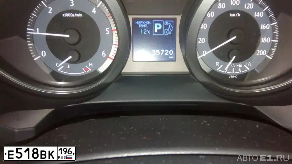 Фото автомобиля TOYOTA LANDCRUISER, 2016 — госномер Е518ВК196. Цвет: СЕРЕБРИСТЫЙ