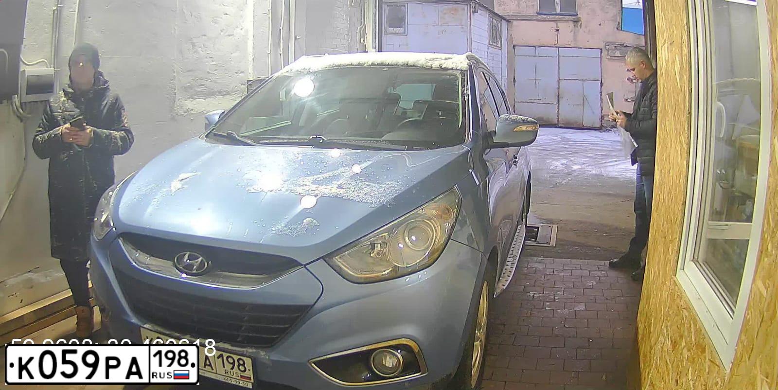 Фото автомобиля HYUNDAI IX35, 2011 — госномер Е296АР147. Цвет: голубой