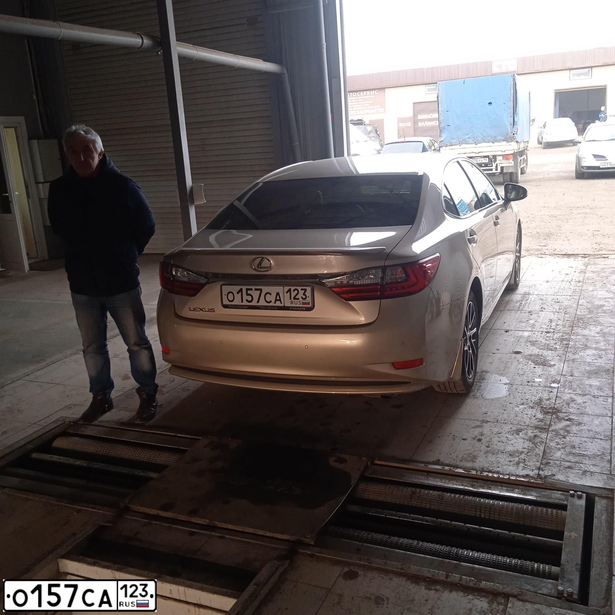 Фото автомобиля LEXUS S ES, 2015 — госномер О545СВ777. Цвет: БЕЖЕВЫЙ