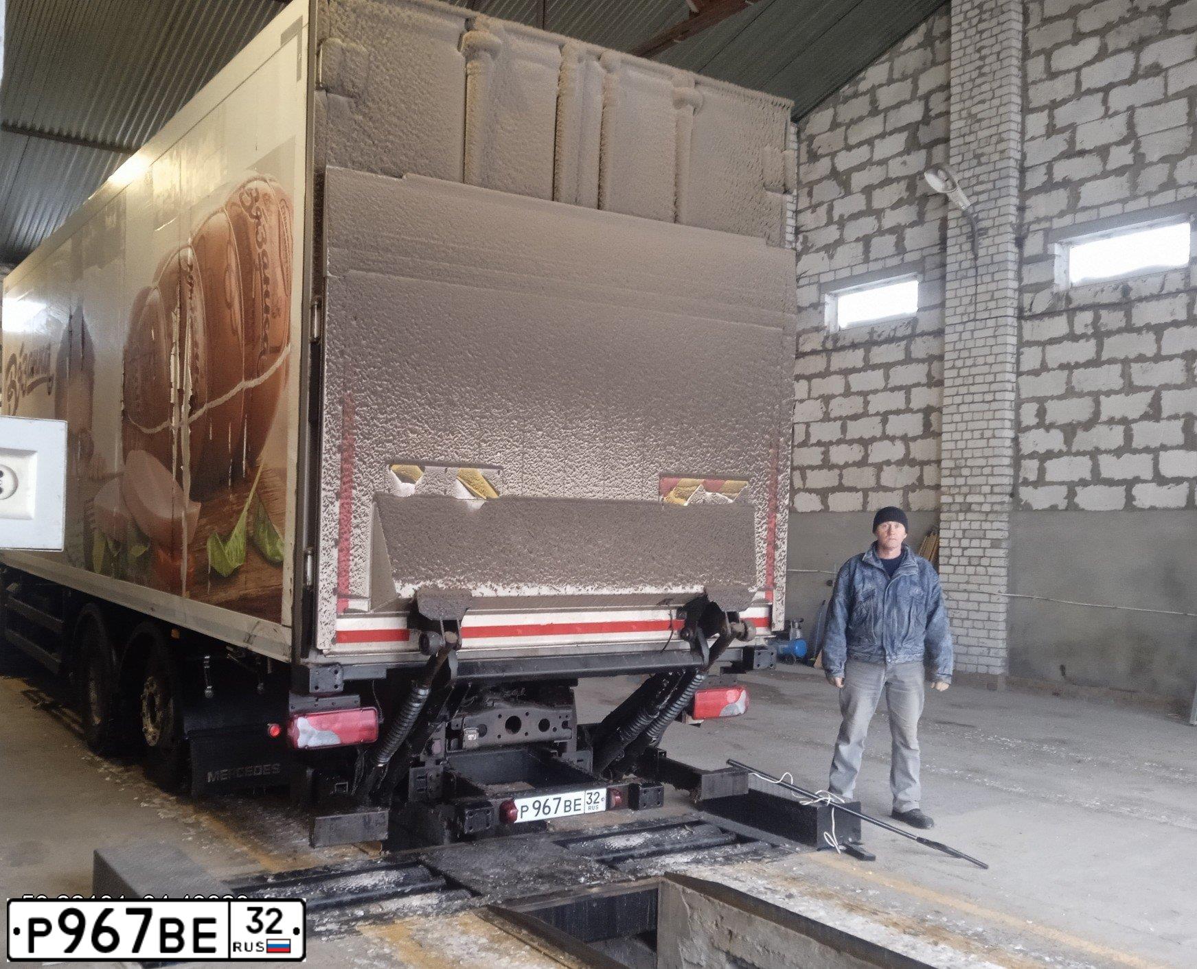 Фото автомобиля MERCEDES ACTROS, 2013 — госномер Р967ВЕ32. Цвет: Белый