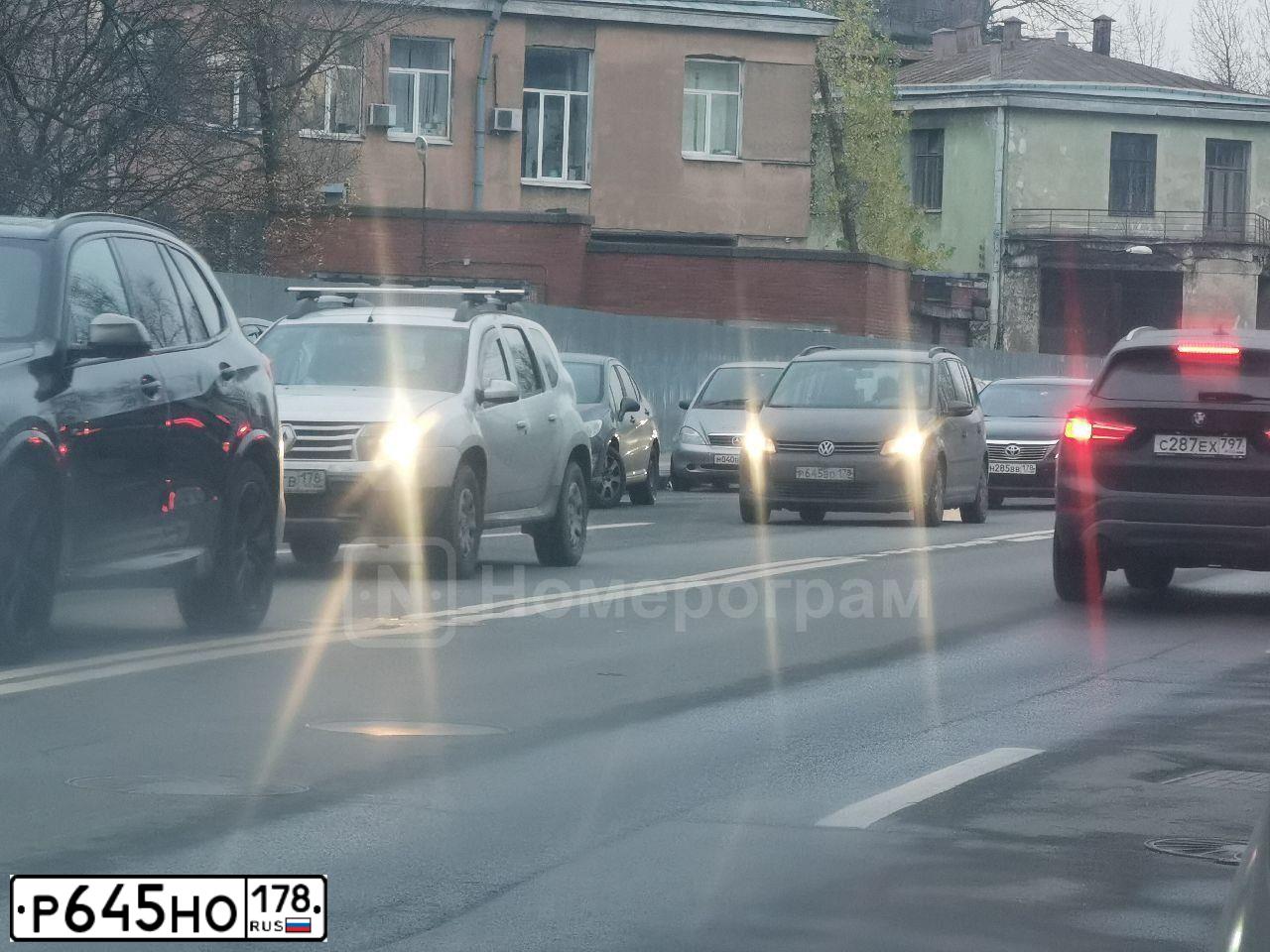Фото автомобиля BMW SERIE 3, 2013 — госномер Р654НО178. Цвет: БЕЛЫЙ