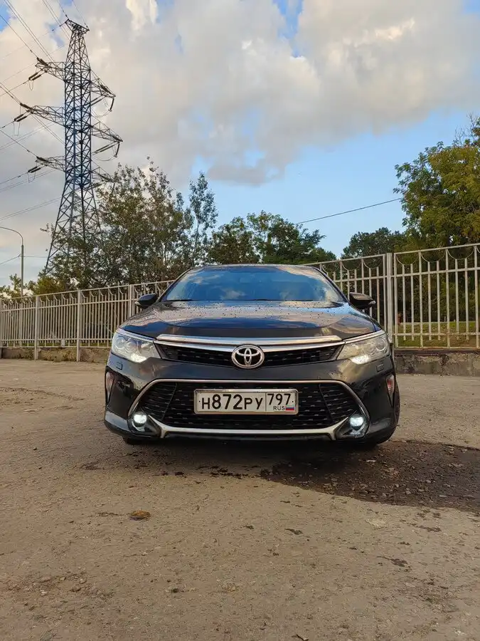 Фото автомобиля TOYOTA CAMRY, 2017 — госномер О500ОС750. Цвет: ЧЕРНЫЙ МЕТАЛЛИК