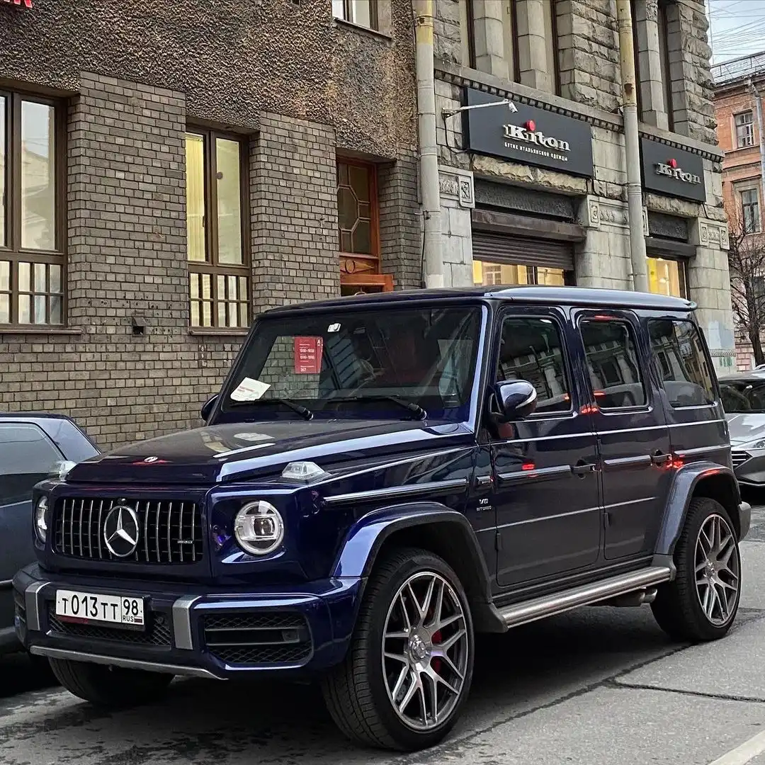 Фото автомобиля MERCEDES G-KLASSE, 2018 — госномер Е505ЕЕ98. Цвет: синий
